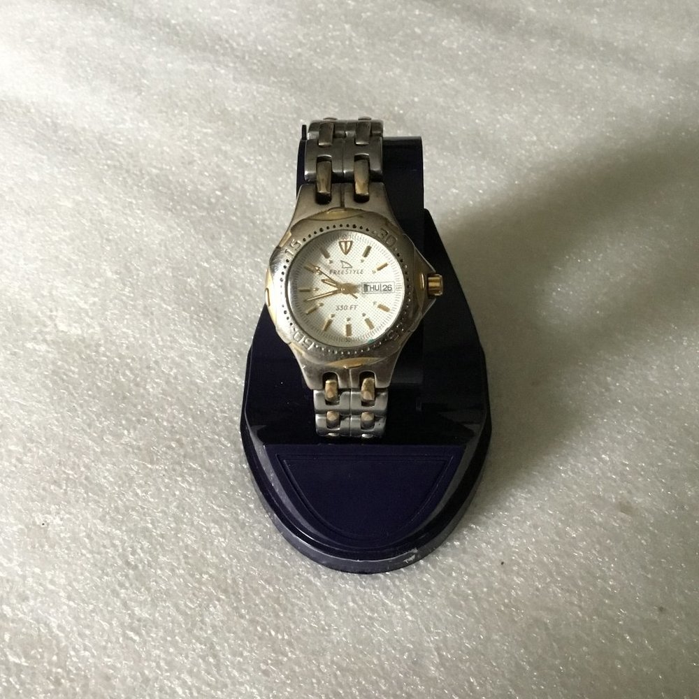 Freestyle diver's watch water resistant 330 feet